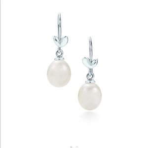 [SOLD] Tiffany & Co. Pearl Drop Earrings (NWOT)